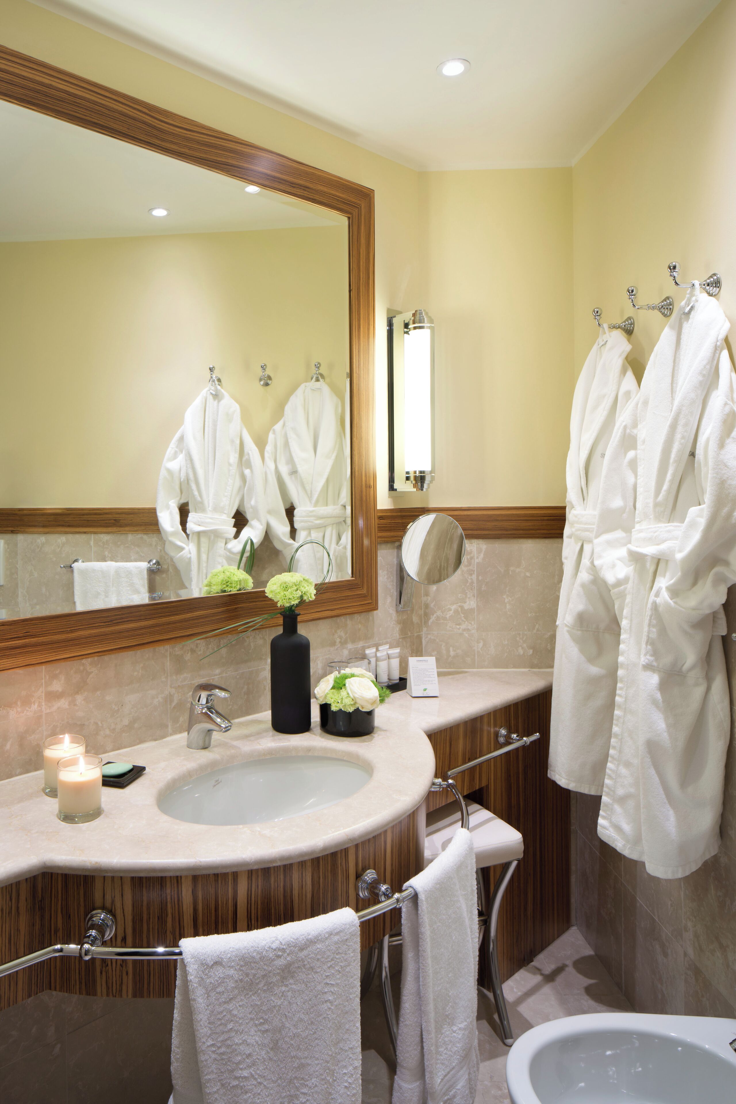 deluxe double room | bathroom | combined shower/bathtub, designer toiletries, hair dryer, slippers