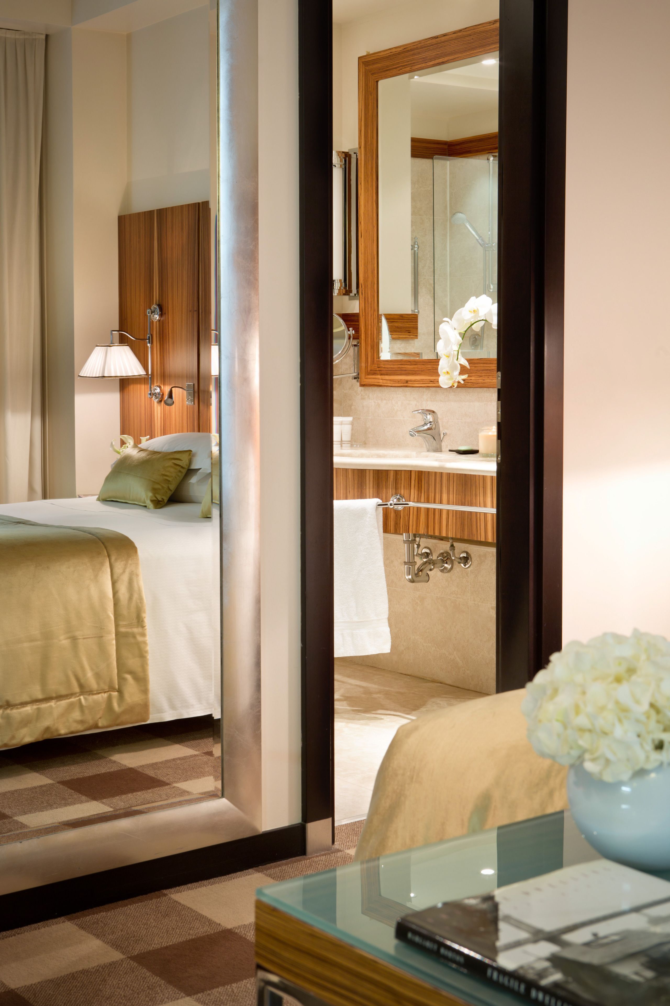 Hypo-allergenic bedding, in-room safe, desk, blackout drapes