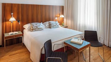 Habitación doble Deluxe | Ropa de cama hipoalergénica y caja de seguridad en la habitación