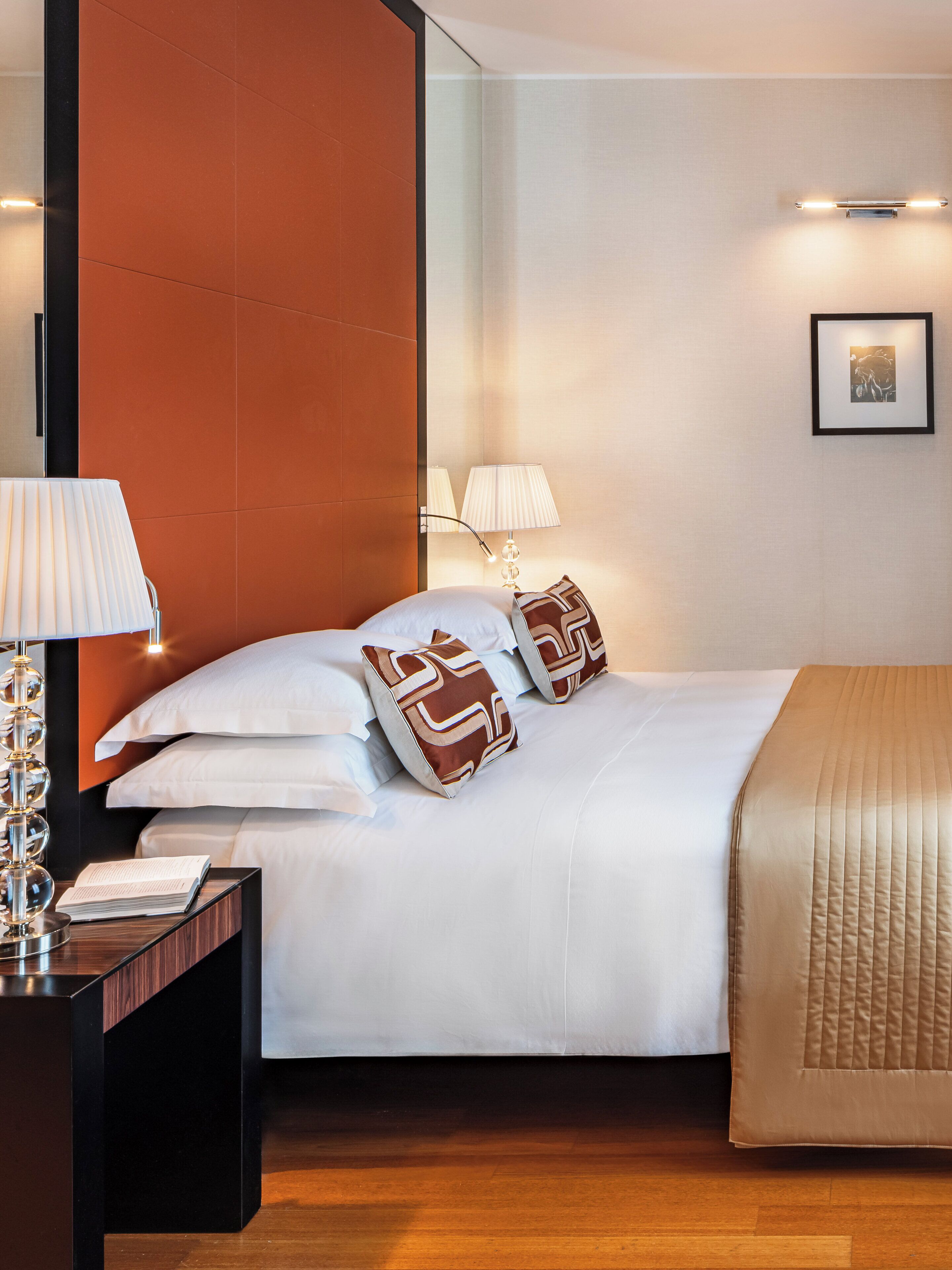 Literie hypoallergénique, coffres-forts dans les chambres, bureau