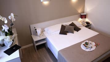 Daunenbettdecken, Minibar, Zimmersafe, Schreibtisch