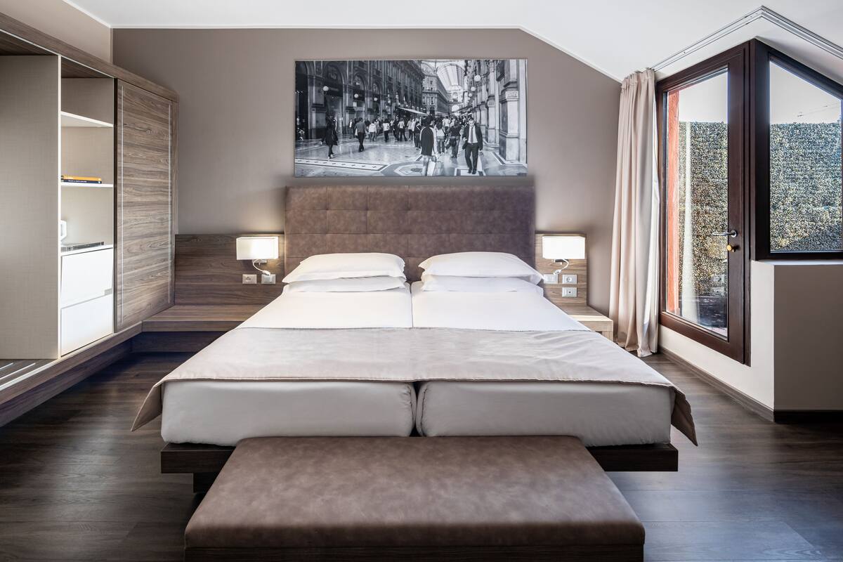 Superior kamer, 1 twee- of 2 eenpersoonsbedden | Donsdekens, een minibar, een kluis op de kamer, een bureau