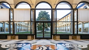 Unclassified image, 5 of 56, button - Palazzo Delle Stelline (Milan)