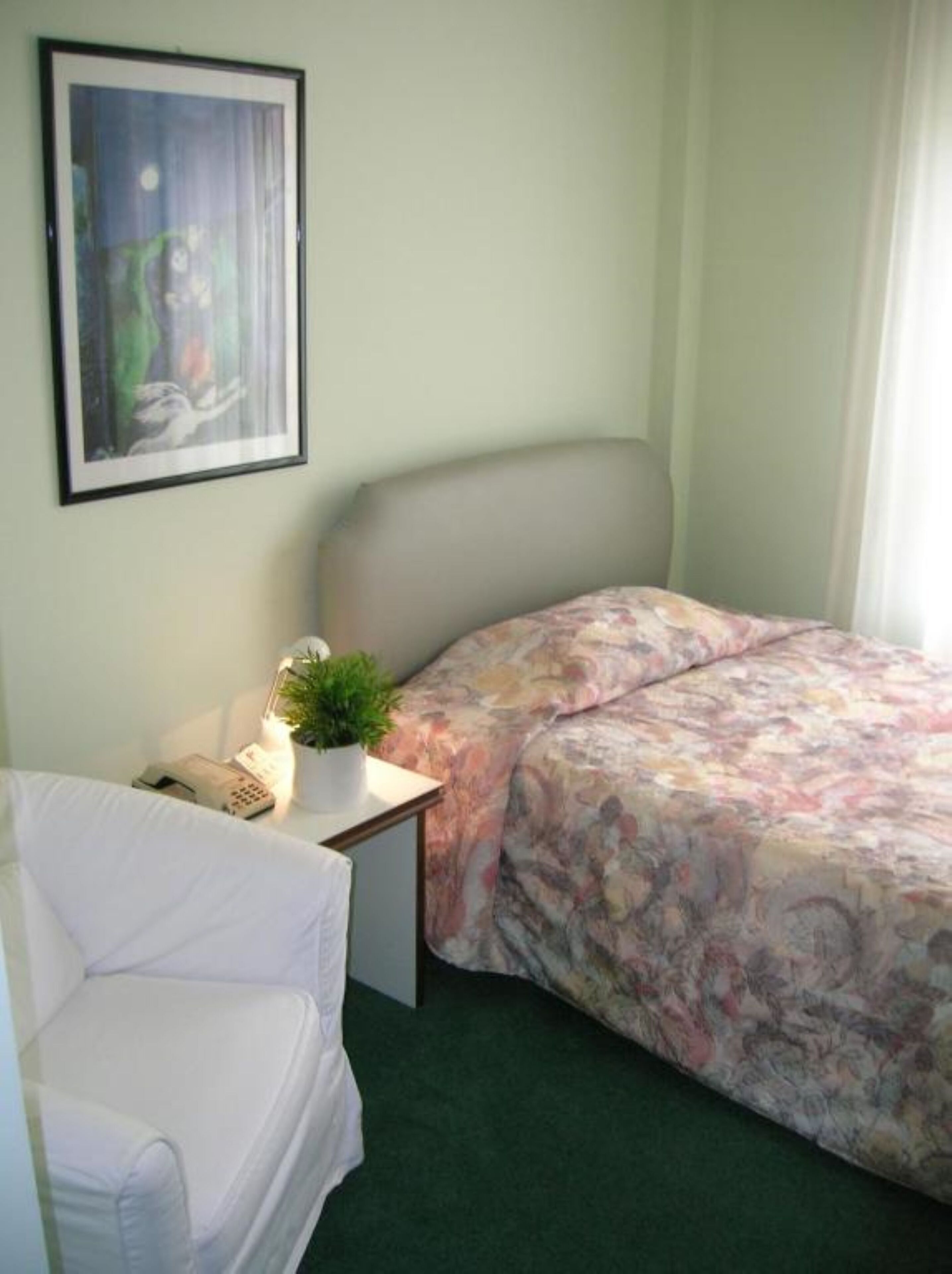 traditional single room, 1 large single bed, private bathroom | 1 bedroom, premium bedding, down duvets, in-room safe