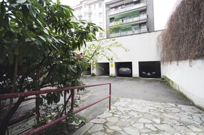 Self-parking (surcharge) 30 per night