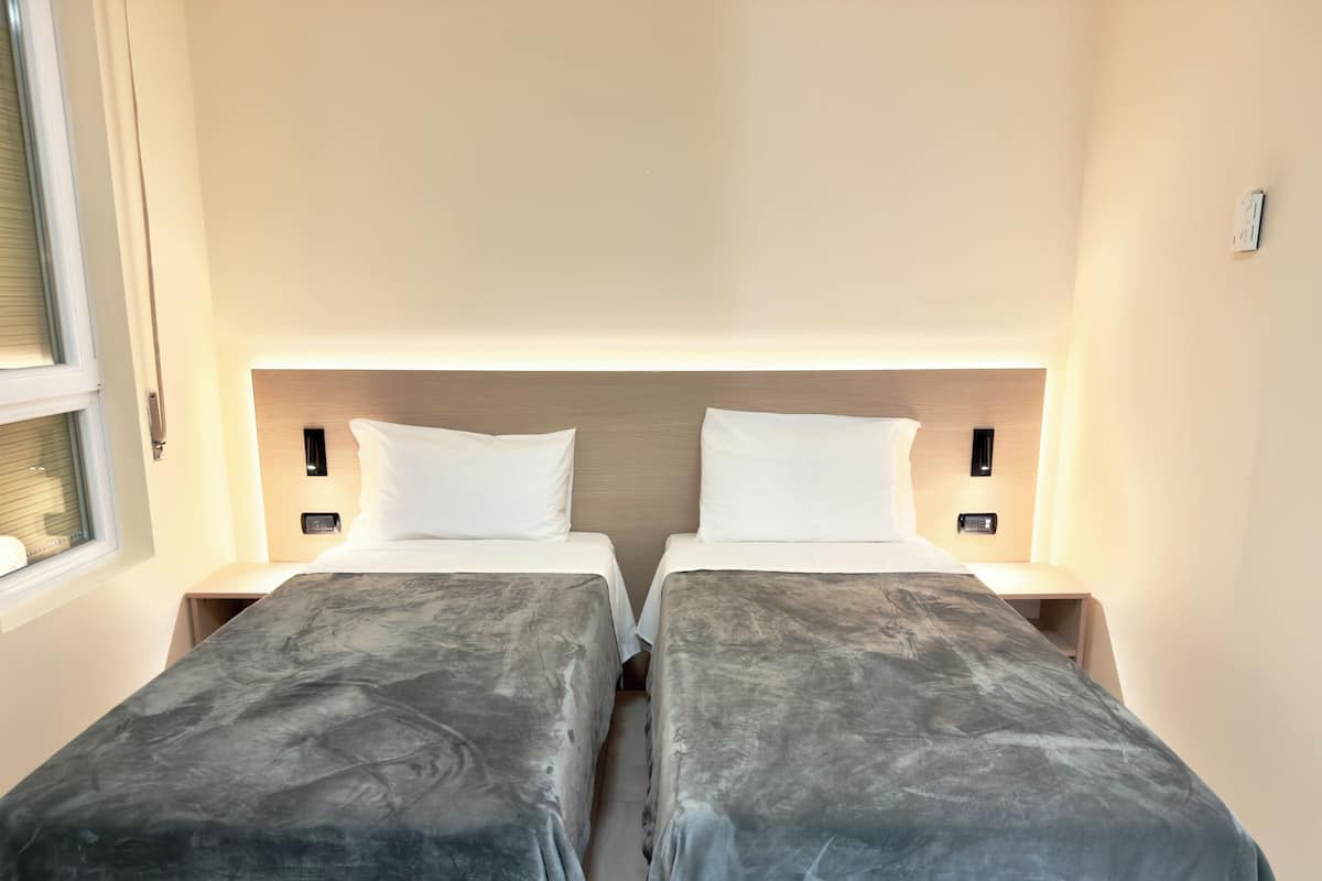 Roupas de cama premium, edredons de pluma, cofres nos quartos