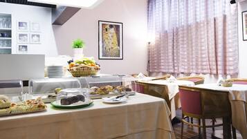 Daily buffet breakfast for a fee