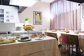 Daily buffet breakfast for a fee - Hotel Molise 2 (Milan)