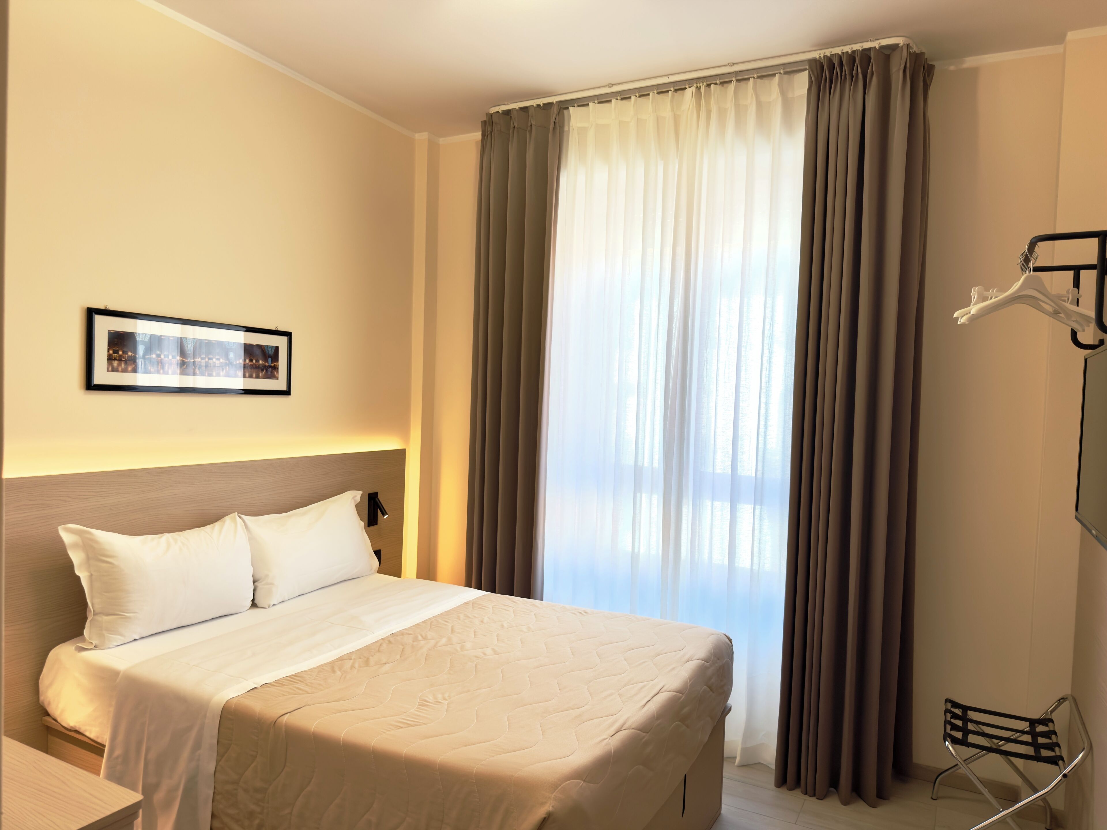 Premium bedding, down comforters, in-room safe, desk