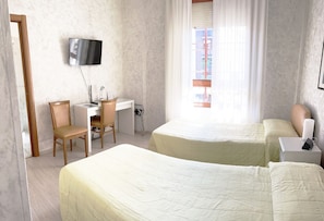 Twin Room, Private Bathroom | Premium bedding, down duvets, in-room safe, desk