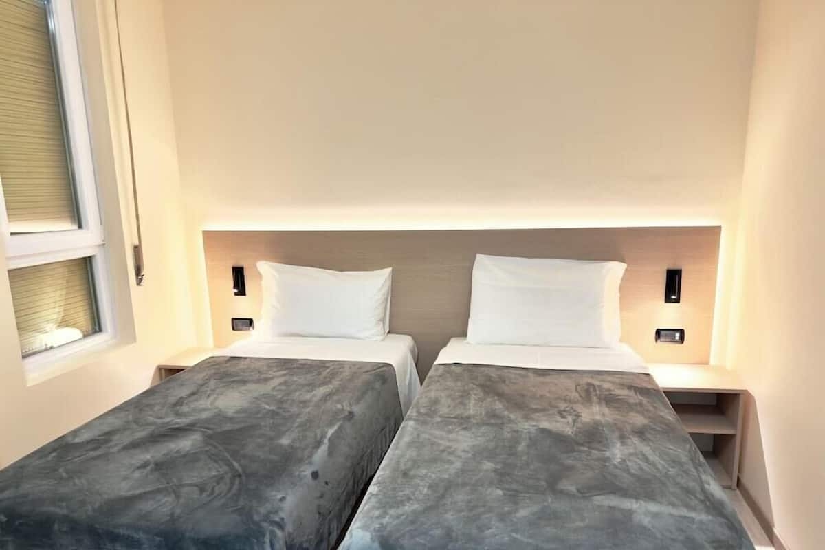 Premium bedding, down comforters, in-room safe, desk