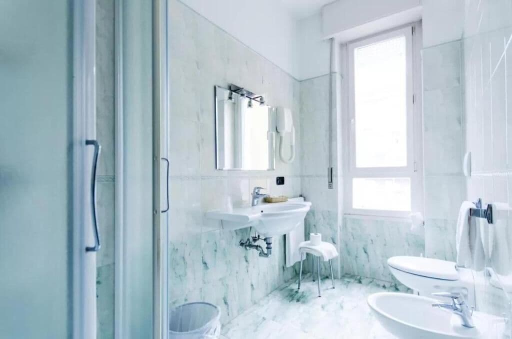 Superior Double Room | Bathroom | Shower, free toiletries, hair dryer, bidet