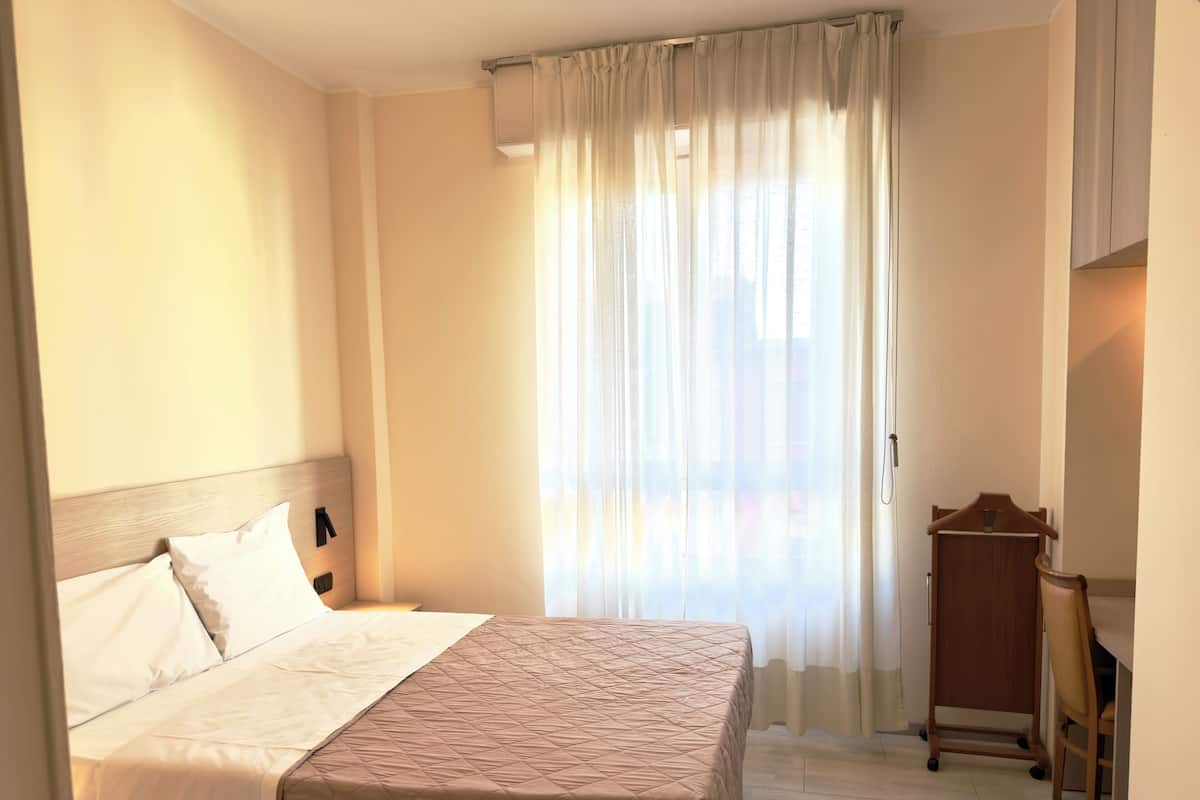 Roupas de cama premium, edredons de pluma, cofres nos quartos