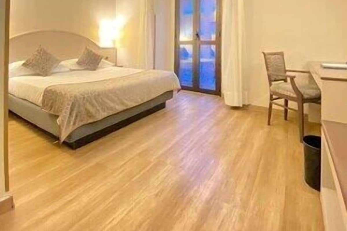 Couette en duvet d'oie, minibar, coffres-forts dans les chambres, bureau