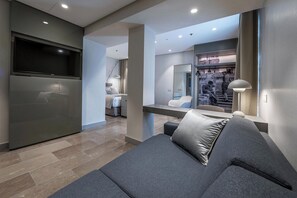 In-room safe, individually furnished, desk, laptop workspace