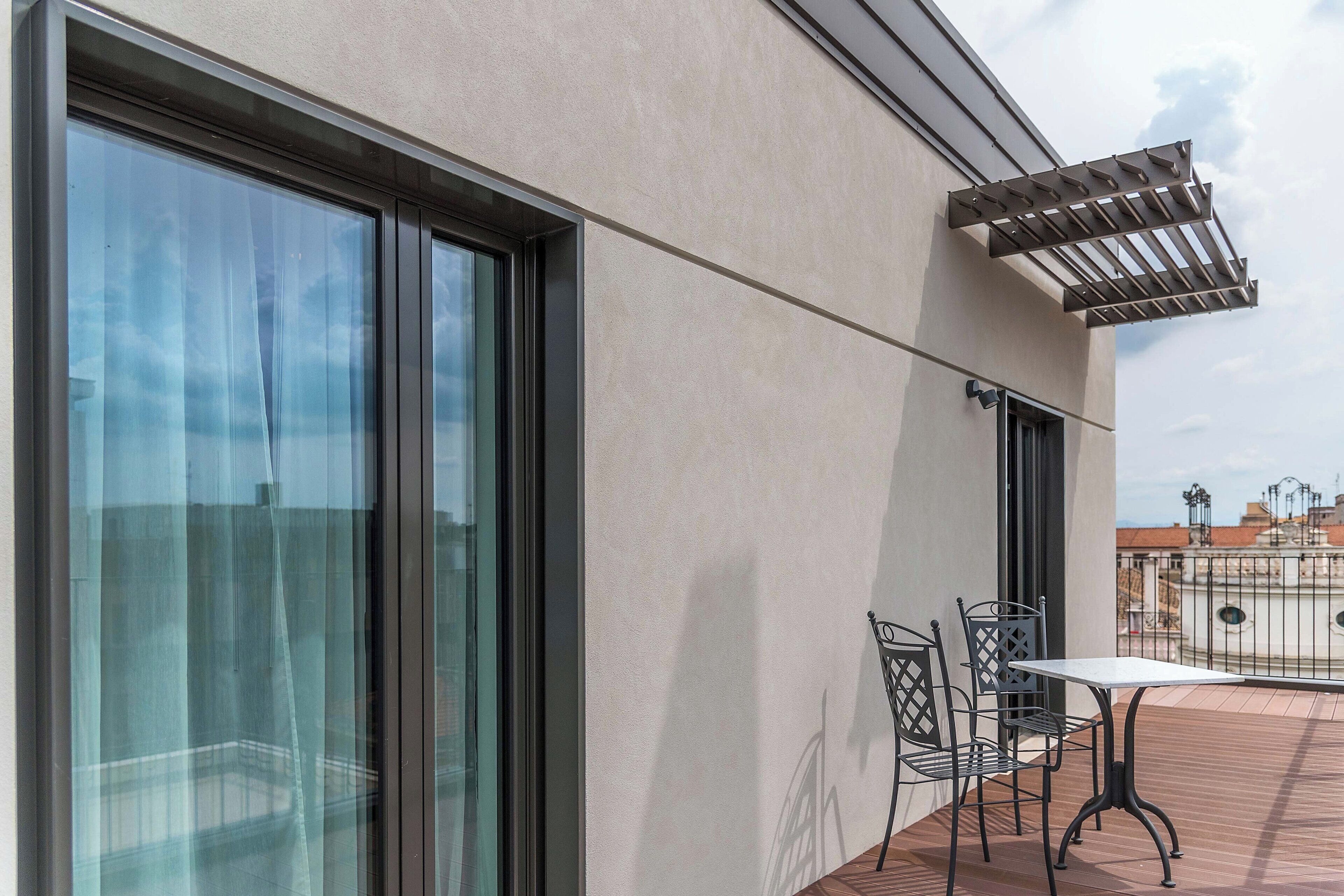 deluxe room, 1 queen bed, non smoking, city view (balcony) | 1 bedroom, in-room safe, individually furnished, desk