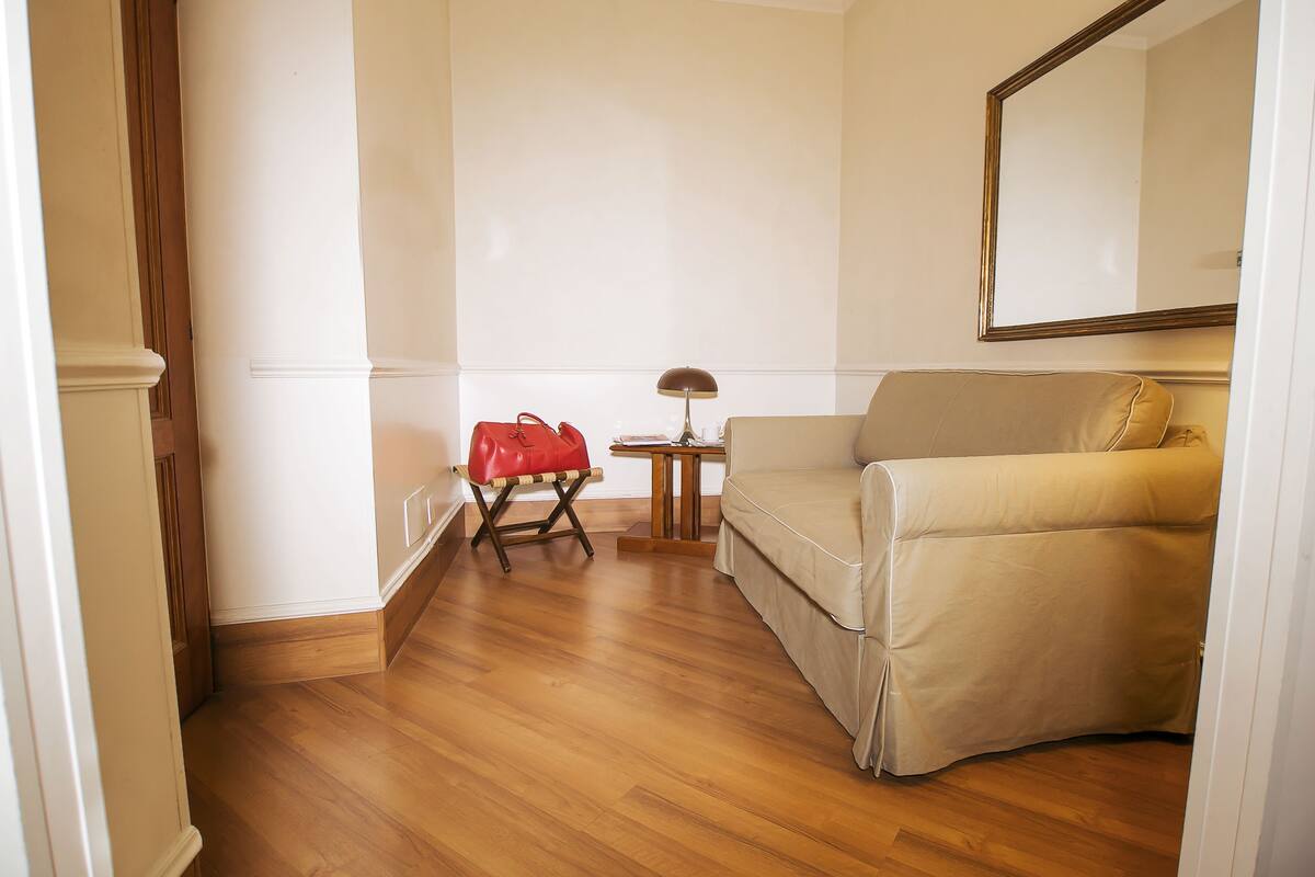 Deluxe Room | Living area