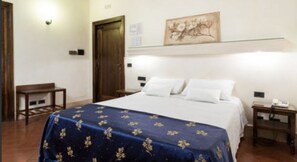 Minibar, in-room safe, desk, iron/ironing board - Columbus (Rome)