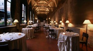 Breakfast, lunch, dinner served; garden views - Columbus (Rome)