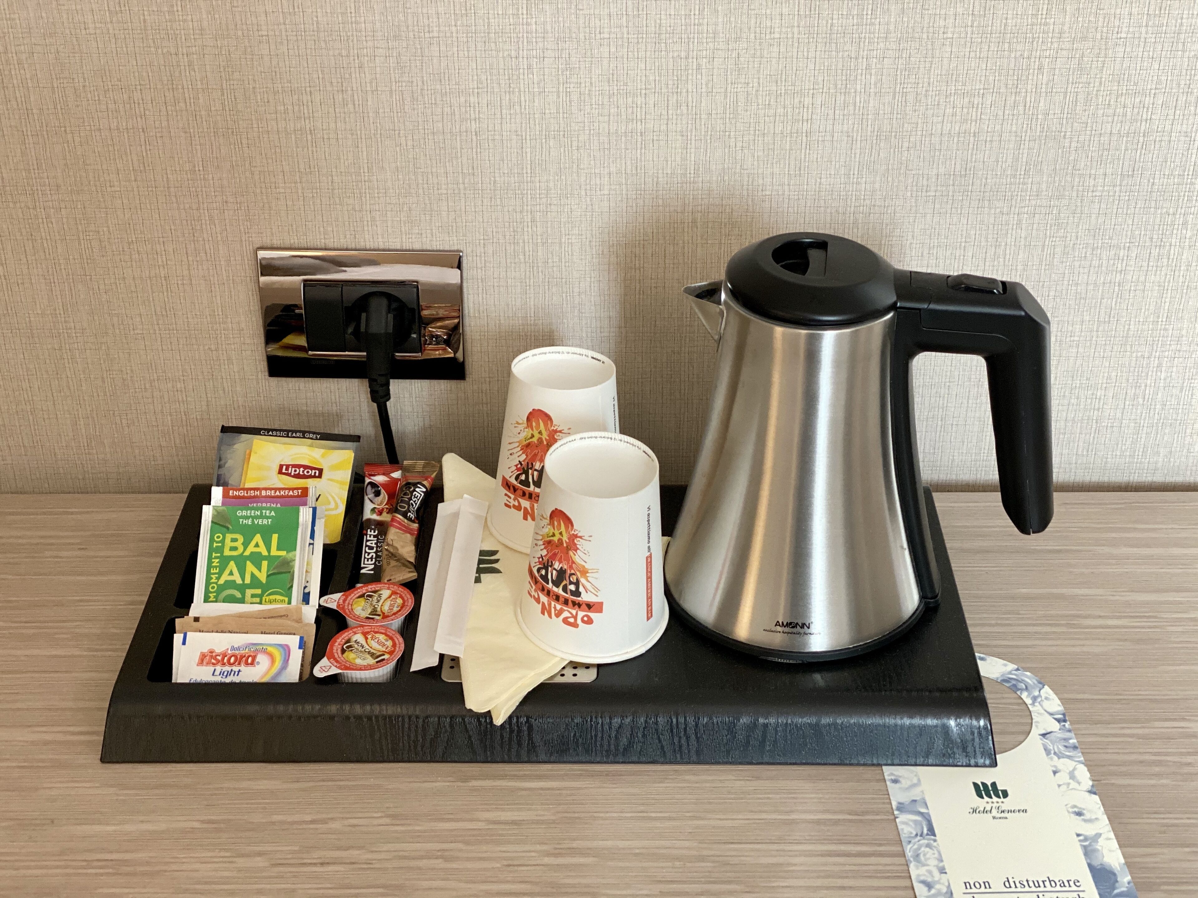 A breakfast tray with a Nescafé Classic coffee, a Balagan coffee, Lipton tea, and a bottle of ristora light.