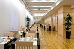 Desayuno con opciones de la cocina local incluido todos los días 