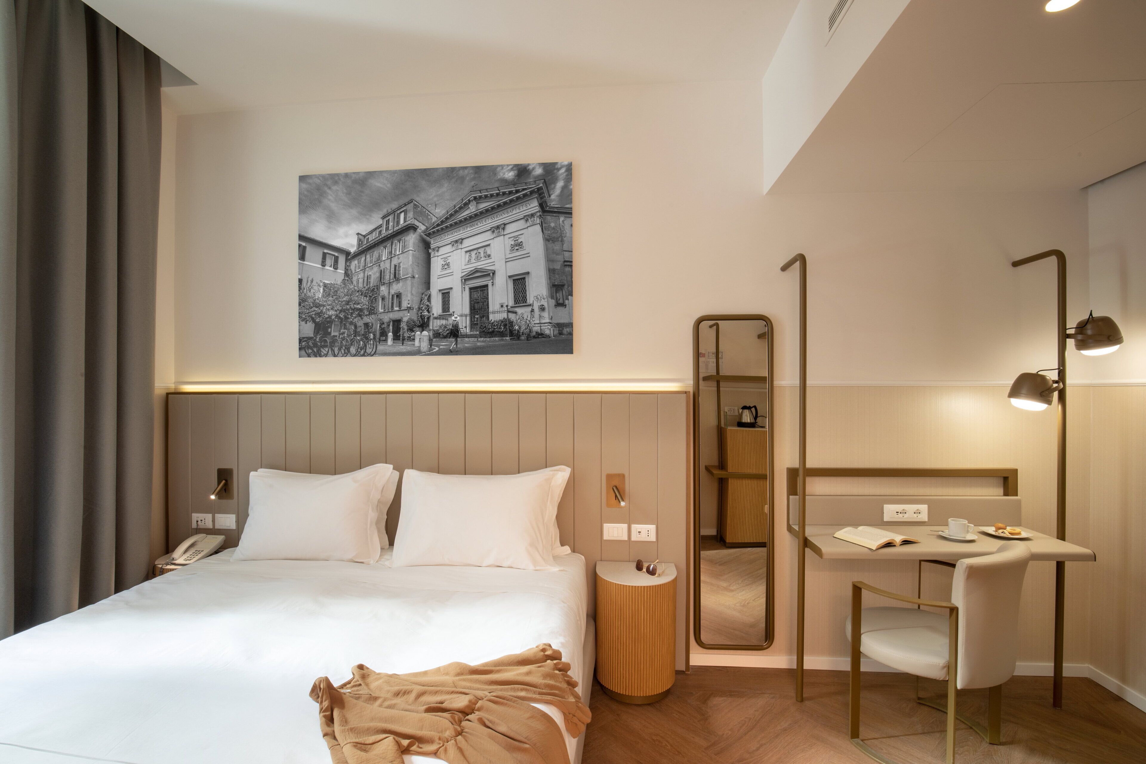 Room, 1 King Bed | Premium bedding, minibar, in-room safe, desk