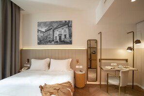 Room, 1 King Bed | Premium bedding, minibar, in-room safe, desk