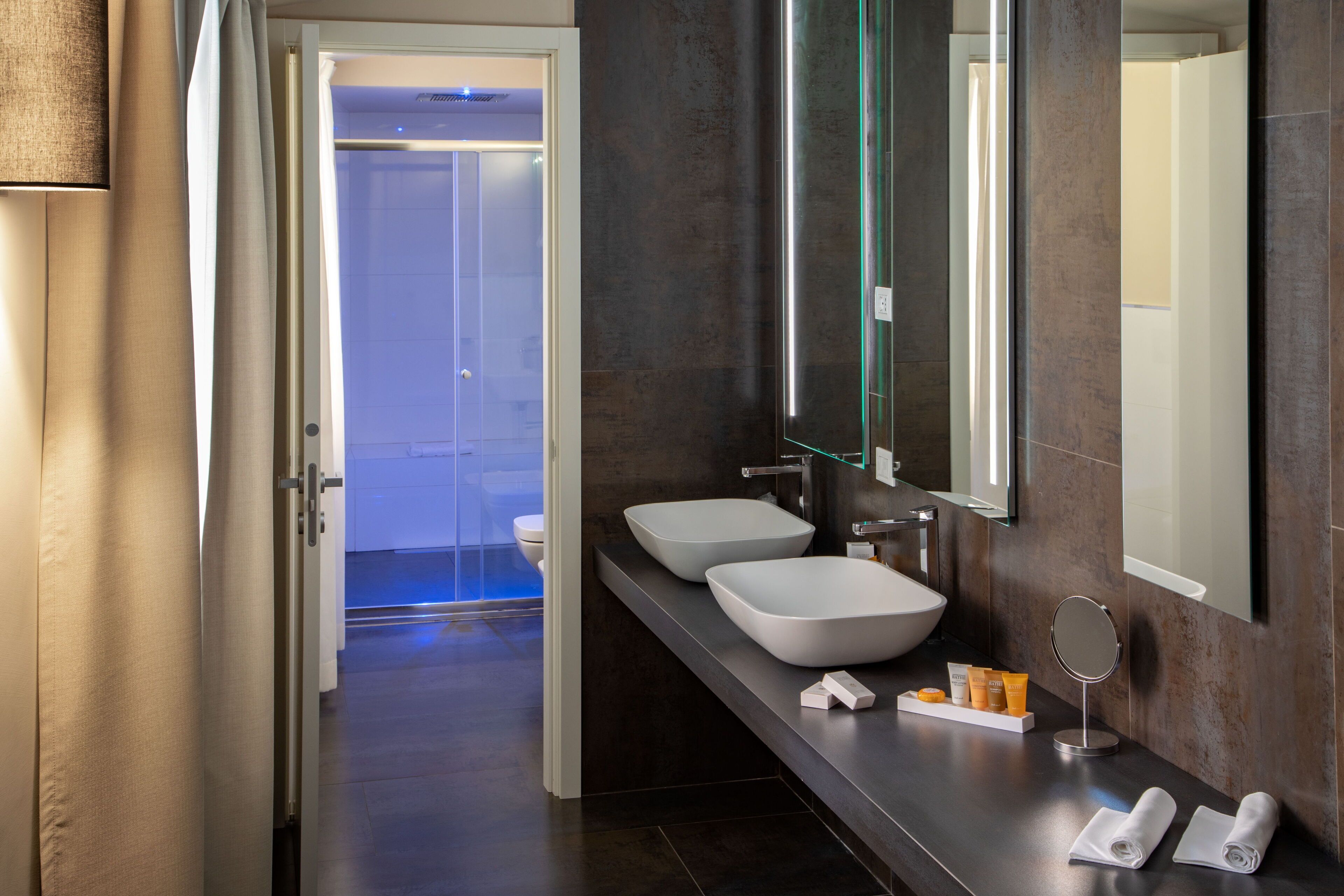 junior suite, 1 king bed | bathroom | shower, free toiletries, hair dryer, towels