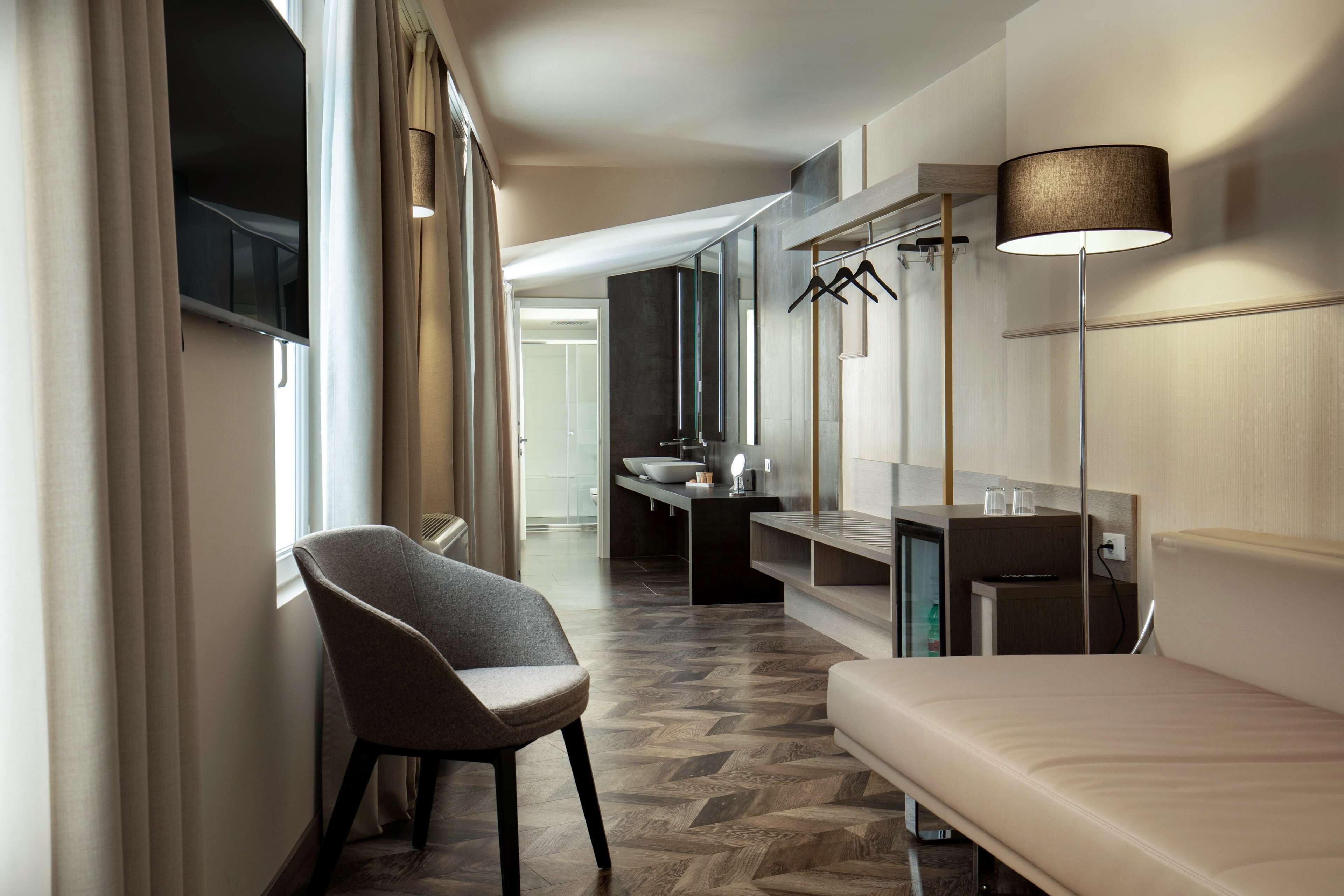 Photo - Cosmopolita Rome Colosseum, Tapestry Collection by Hilton