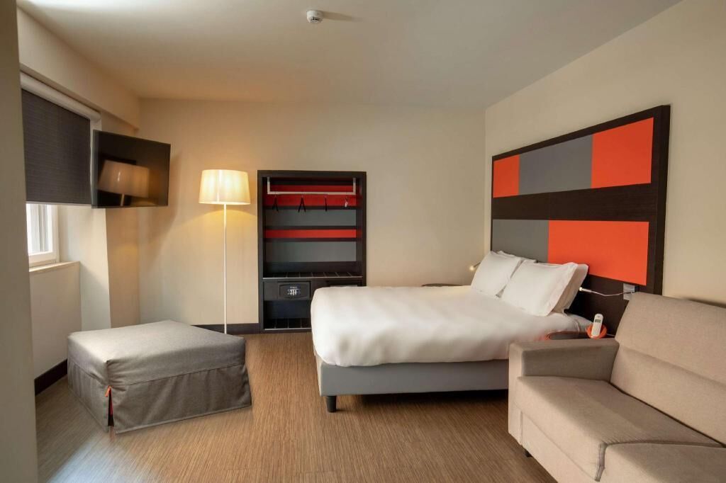 Roupas de cama premium, frigobar, cofres nos quartos, escrivaninha