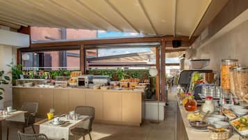 Desayuno de cocina local todos los días (con cargo)