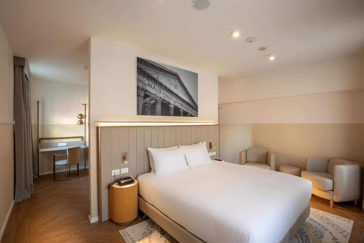 Junior Suite, 1 King Bed | Premium bedding, minibar, in-room safe, desk