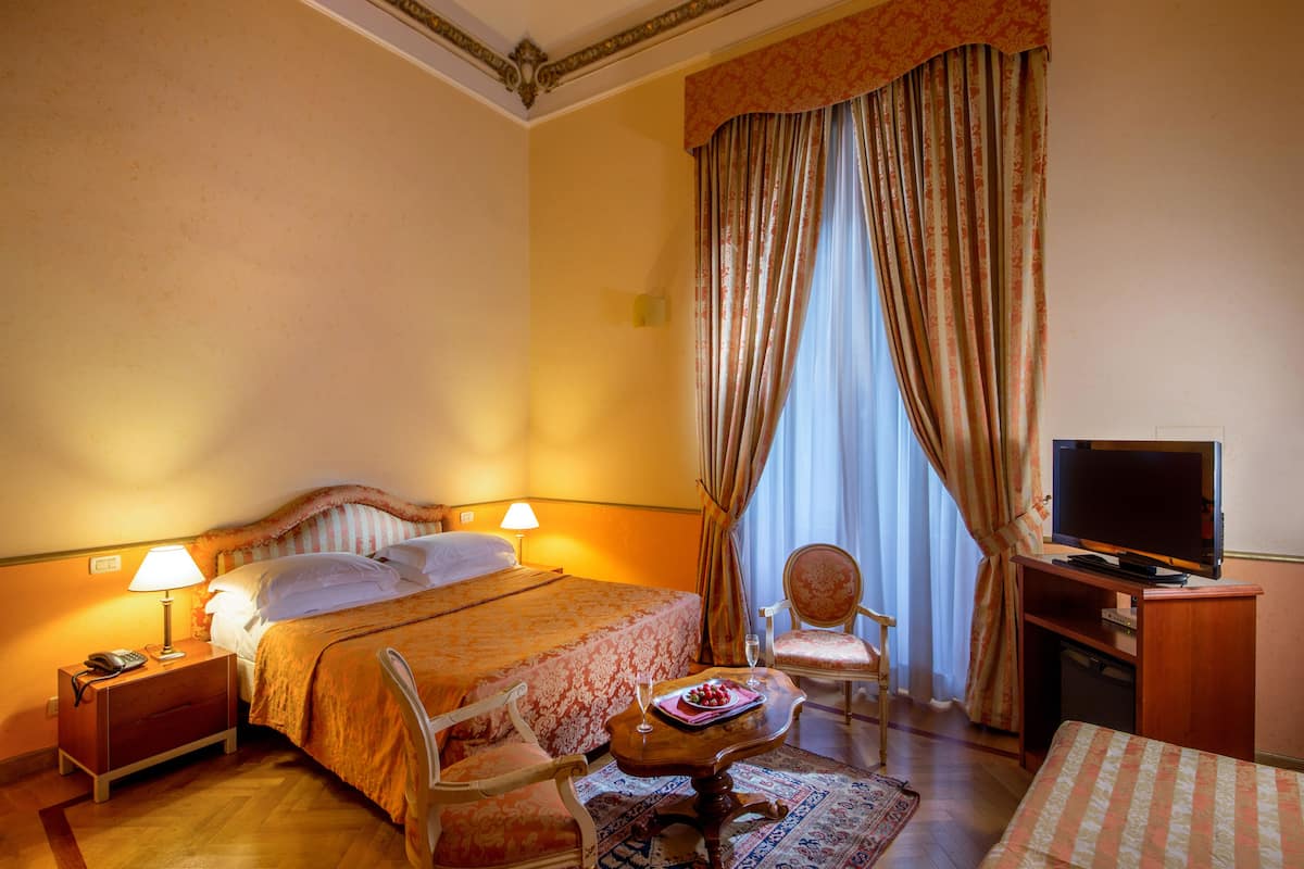 Minibar, in-room safe, iron/ironing board, free WiFi