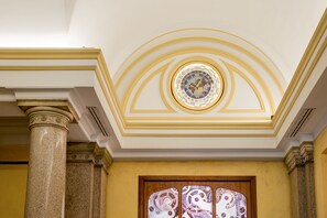 เคาน์เตอร์เช็คอิน/เช็กเอาต์