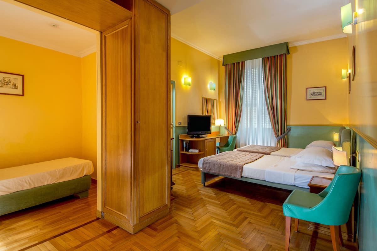 Minibar, in-room safe, iron/ironing board, free WiFi