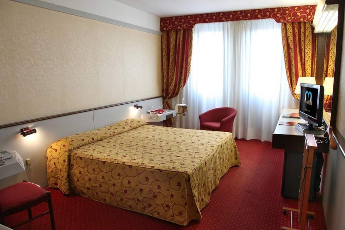 Down comforters, minibar, in-room safe, desk