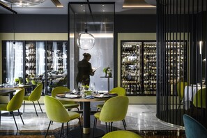 Breakfast, lunch, dinner served; Italian cuisine  - Hotel Plaza e de Russie (Viareggio)