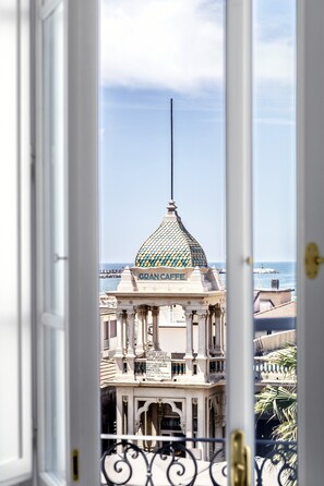 Minibar, in-room safe, blackout curtains, soundproofing - Hotel Plaza e de Russie (Viareggio)