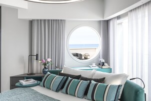 特级套房 | 迷你吧、客房内保 险箱、遮光窗帘、隔音