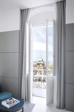 Minibar, Zimmersafe, Verdunkelungsvorhänge, schallisolierte Zimmer