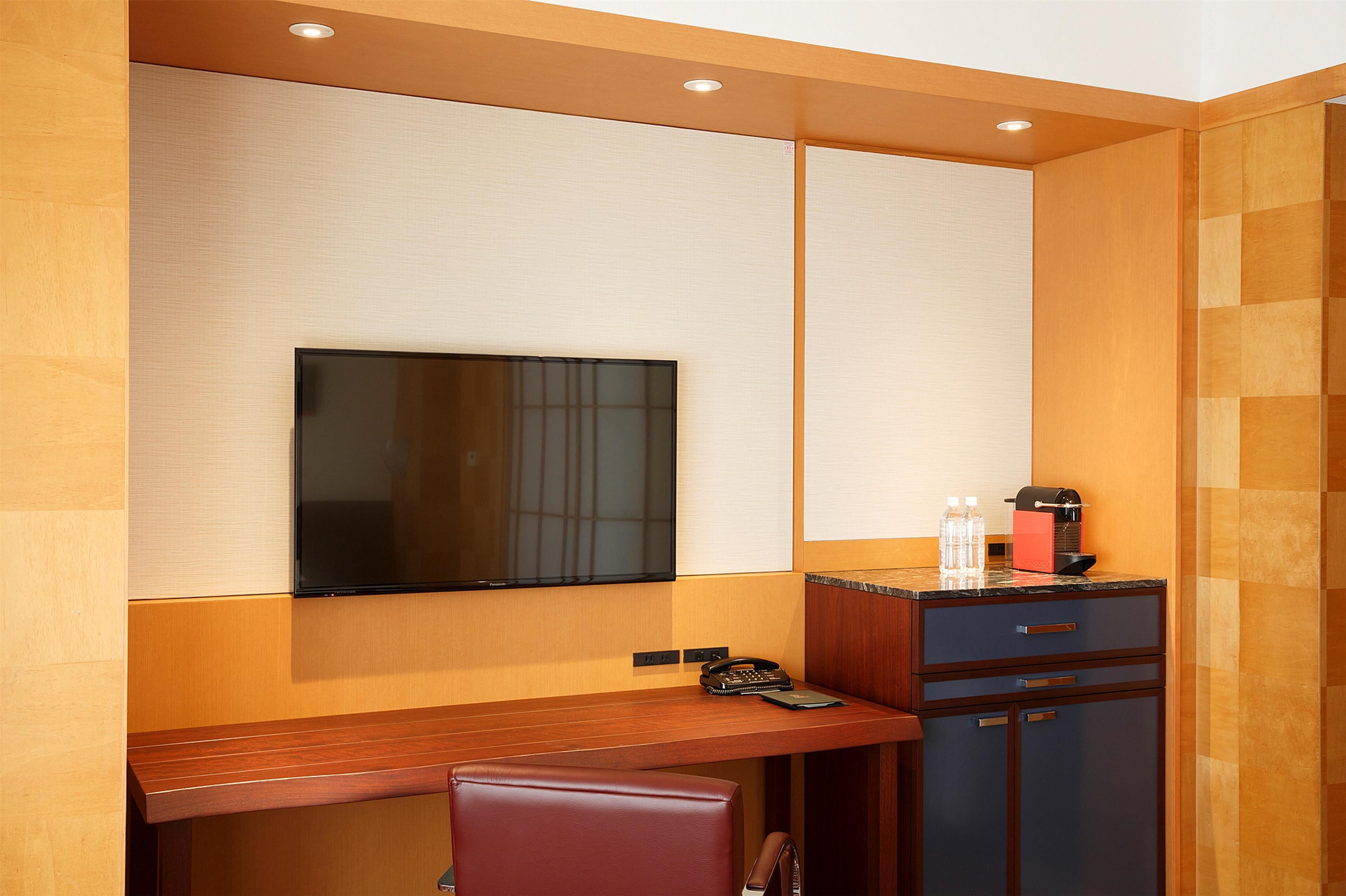 club room, 1 queen bed | down duvets, minibar, in-room safe, individually decorated