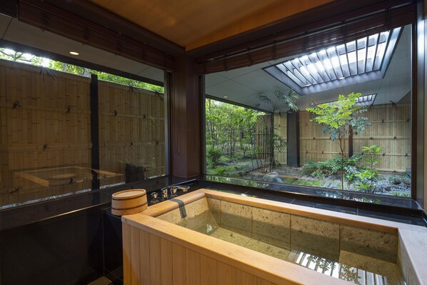 Separate bathtub and shower, deep-soaking bathtub, rainfall showerhead