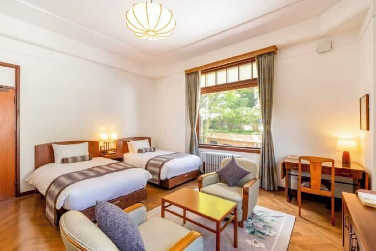 Premium bedding, in-room safe, desk, iron/ironing board