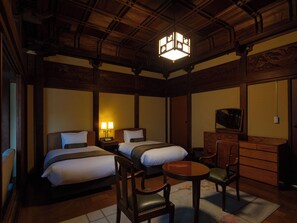 FLOWER PALACE HERITAGE ROOM CHRYSANTHEMUM | 1 bedroom, premium bedding, in-room safe, desk