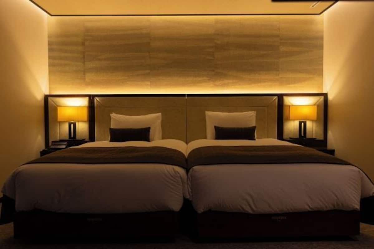 Premium bedding, in-room safe, desk, iron/ironing board
