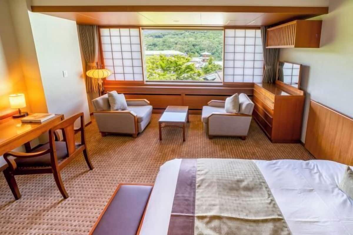 1 bedroom, premium bedding, in-room safe, desk