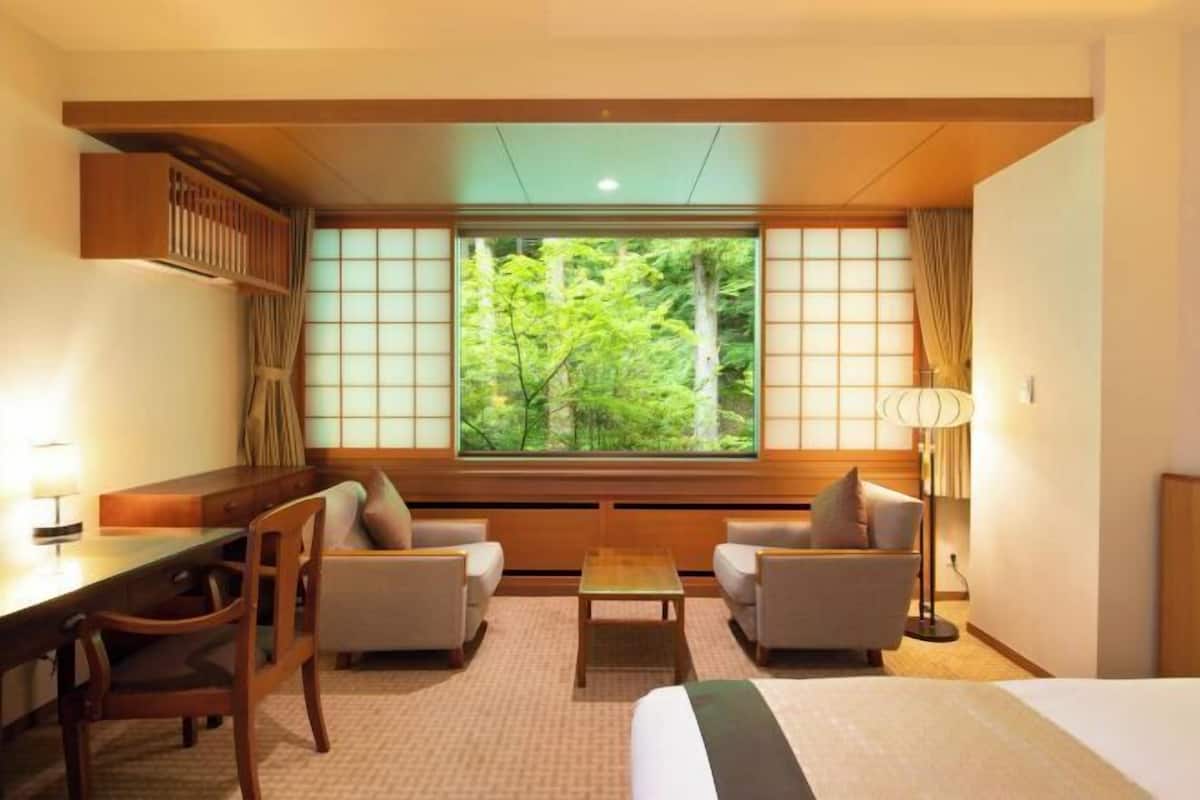 1 bedroom, premium bedding, in-room safe, desk