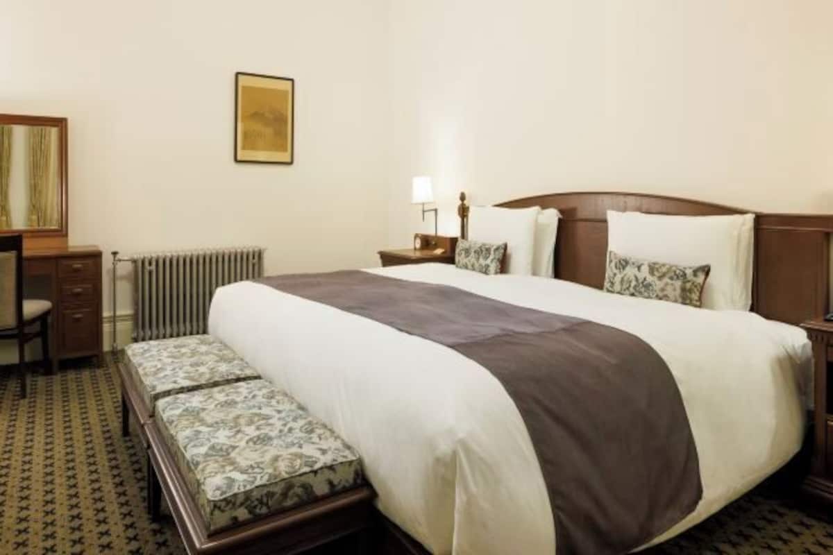 Premium bedding, in-room safe, desk, iron/ironing board