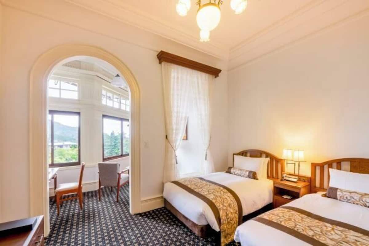 Premium bedding, in-room safe, desk, iron/ironing board
