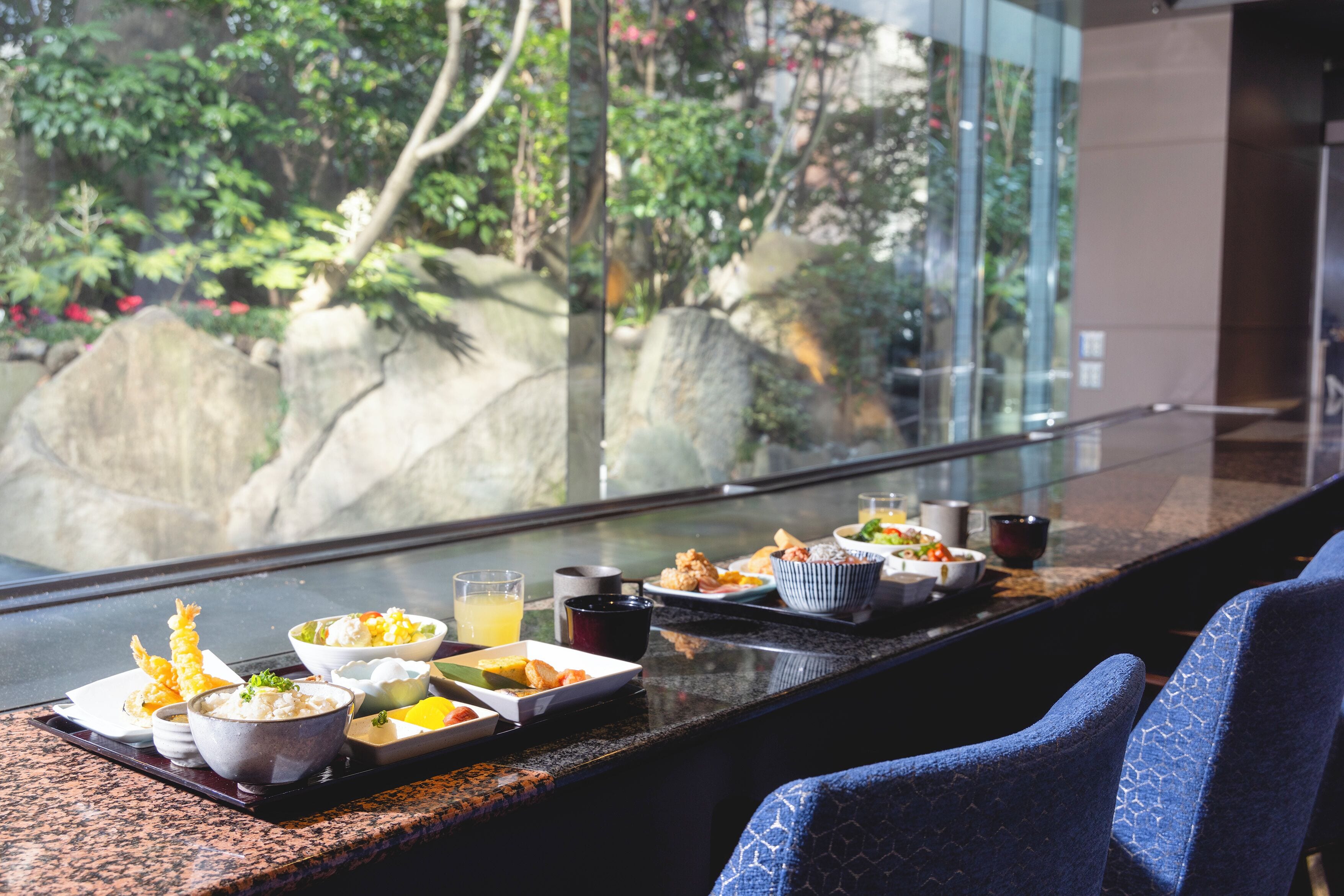 daily buffet breakfast (jpy 2750 per person)